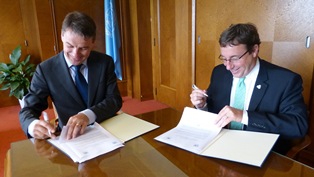 UNECE, UNEP sign landmark agreement to strengthen partnership on green  economy and sustainable development | UNECE